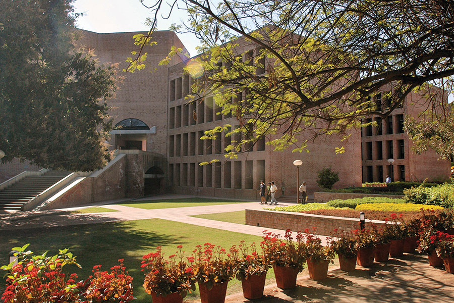 Students at the Indian Institute of Management campus in Ahmedabad, Gujarat. Image: Getty Images