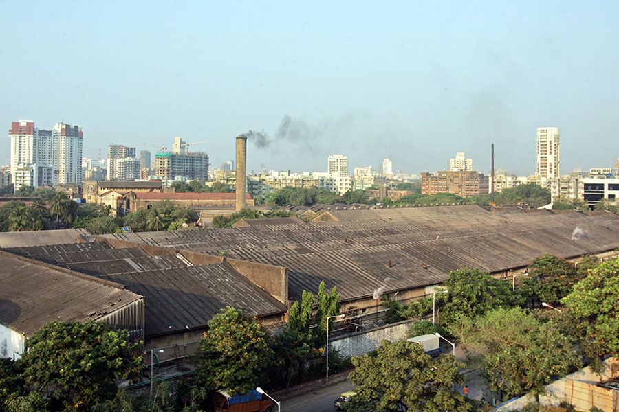 Bombay Dyeing Mill at Pandurang Bhudkar Marg, Worli, Mumbai.
Image: Vijayananda Gupta/Hindustan Times via Getty Images 