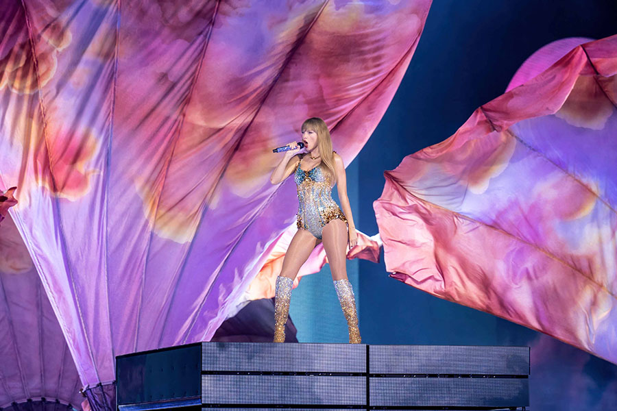 Taylor Swift is taking a break from her wildly popular tour that began in March—performances will resume in November and run late into next year. Image: Suzanne Cordeiro / AFP 