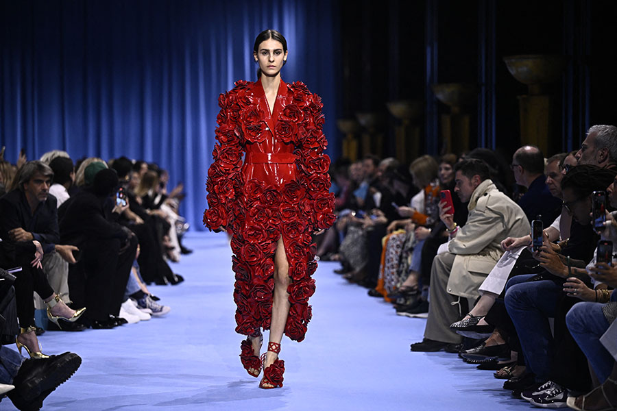A model presents a creation for Balmain during the Paris Fashion Week Womenswear Spring/Summer 2024, in Paris on September 27, 2023.
Image: Julien De Rosa / AFP 