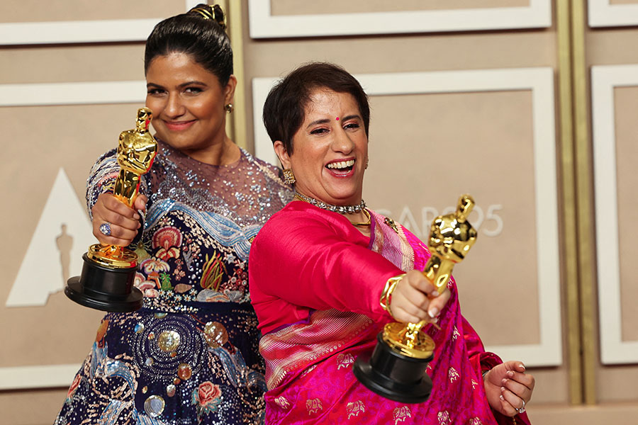 Director Kartiki Gonsalves (left) and producer Guneet Monga pose with the Oscar for Best Documentary Short Film for 
