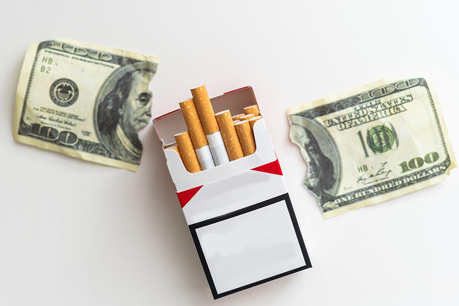 In England, the cost of smoking is becoming a decisive factor in quitting.
Image:  Krakenimages.com / Shutterstock©