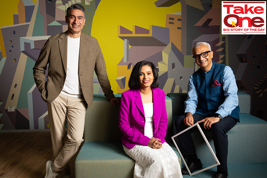 (L to R) Paras Sharma, Director and Head of Content and Community Partnerships, Meta, India; Sandhya Devanathan, Head and Vice President, Meta, India; Shivnath Thukral, Director, Public Policy, Meta, India; Image: Madhu Kapparath