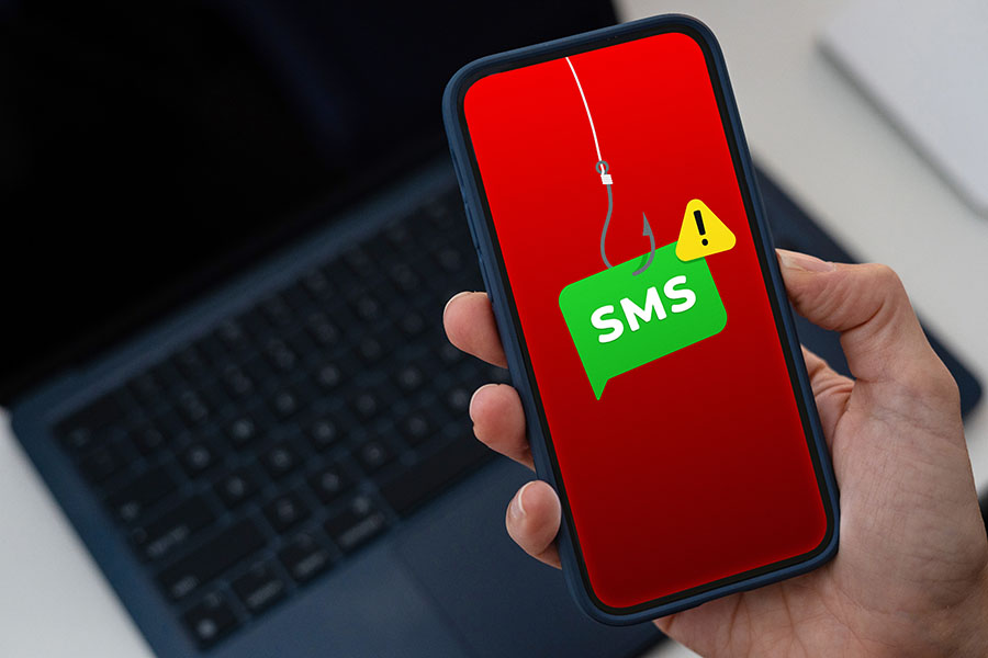 Many countries have set up reporting platforms to which people can forward suspicious SMS messages, leaving it up to the authorities to block the numbers. Image: Shutterstock