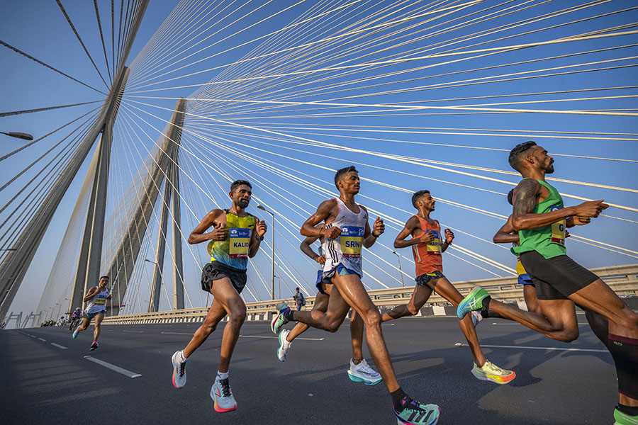 Athletes run on Bandra-Worli sea link bridge as they take part in a marathon on January 21, 2024 in Mumbai, India.
Image: Satish Bate/Hindustan Times via Getty Images