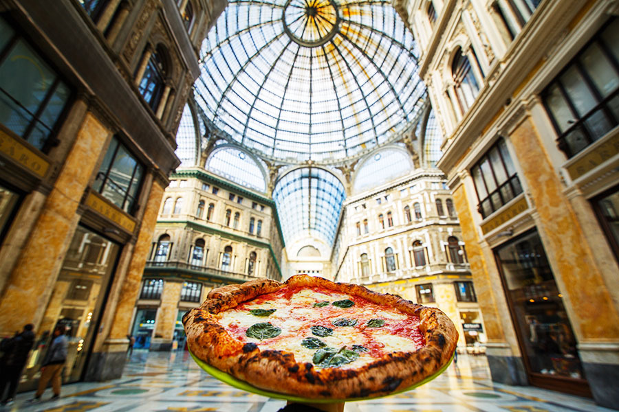 Naples is known for restaurants where one can eat well on a tight budget. Image: Shutterstock
