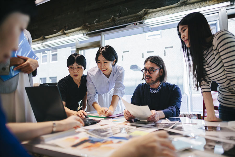 Choosing the right manager not only turns traditional hierarchical relationships on their head, but can also create a better working atmosphere. Image: GettyImages
