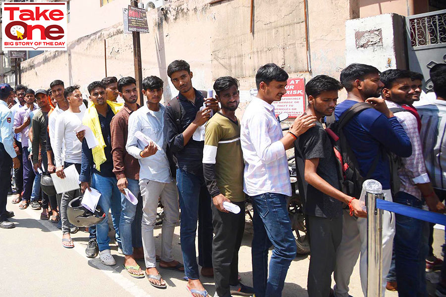 Applicants standing in queue to appear in the Indian Army Agniveer Exam at an examination center, Pataliputra on April 23, 2024 in Patna, India. Unemployment rate increased in April alongside a fall in the labour participation rate (LPR), Centre for Monitoring Indian Economy data shows.
Image: Santosh Kumar/Hindustan Times via Getty Images