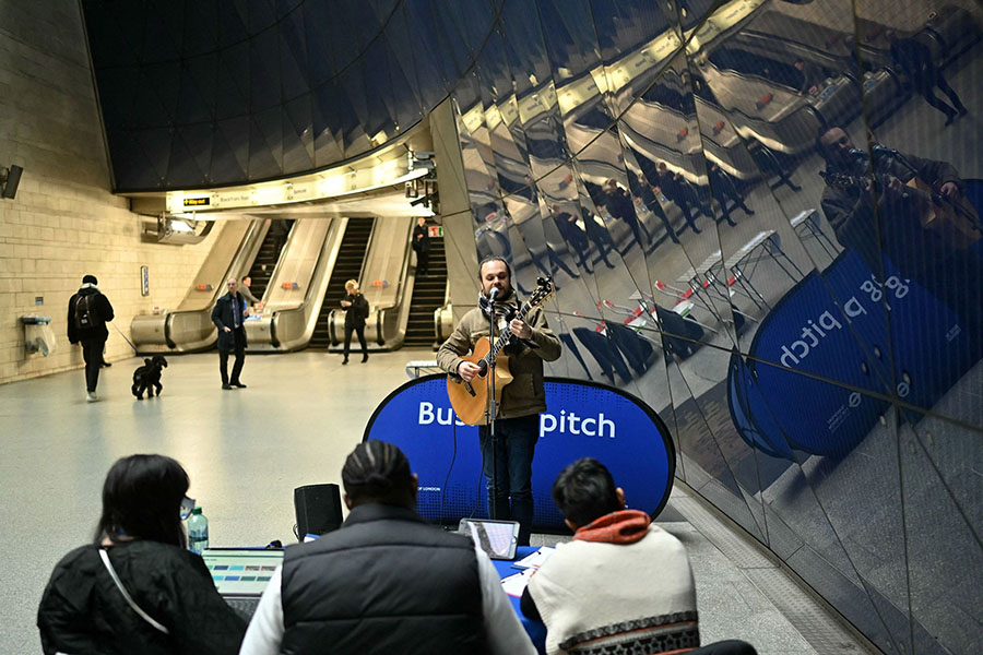 Guitarist and singer Francesco Nasone takes part in a busking audition at Transport for London's (TFL) Southwark Underground tube station, in London.
Image: Justin Tallis / AFP©