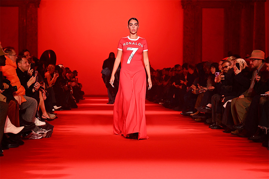 
Argentine-Spanish influencer Georgina Rodriguez presents a creation by Vetements for the Women Ready-to-wear Fall-Winter 2024/2025 collection as part of the Paris Fashion Week, in Paris on March 1, 2024. 
Image: Miguel Medina / AFP©