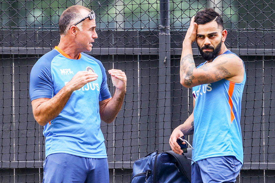 (File)  Paddy Upton (L) talks to Virat Kohli during a practice session at the Adelaide Oval in Adelaide on November 9, 2022, on the eve of their ICC men's Twenty20 World Cup 2022 cricket semi-final match against England.
Image: Surjeet Yadav / AFP   