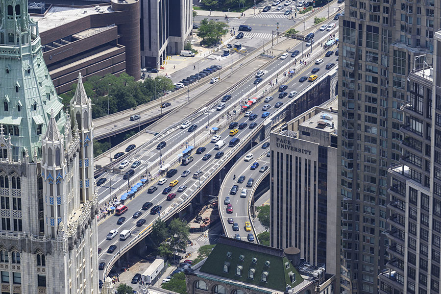 Transit authorities have approved a controversial  toll, set to take effect in mid-June, for motorists entering the busiest part of Manhattan. 
Image: Ed Jone / AFP©