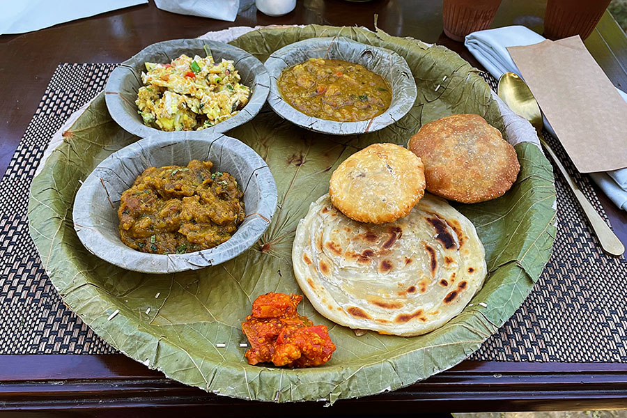 Available in three delectable combinations, Agra’s traditional breakfast was served on an eco-friendly and biodegradable leaf-stitched plate at Tajview Agra. Image: Veidehi Gite 