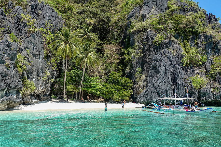 Entalula Beach, in Palawan, Philippines. Image credit: Shutterstock