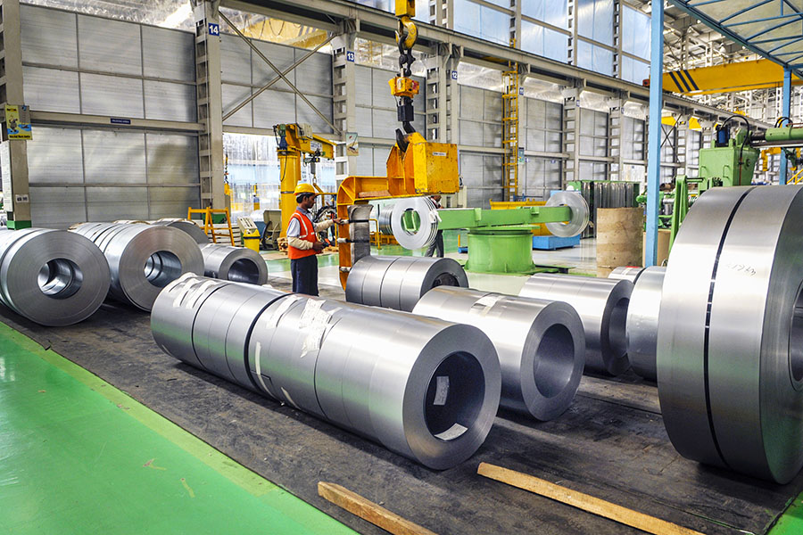 (File) Sheets of steel being rolled at the POSCO India Pune Processing Center Pvt. Ltd. in MIDC Talegaon, outskirts of Pune, India.
Image: Abhijit Bhatlekar/Mint via Getty Images 